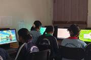 Students taking experimental knowledge in computer lab