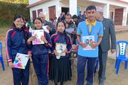 The school awarded prizes to the winners of the quiz competition.