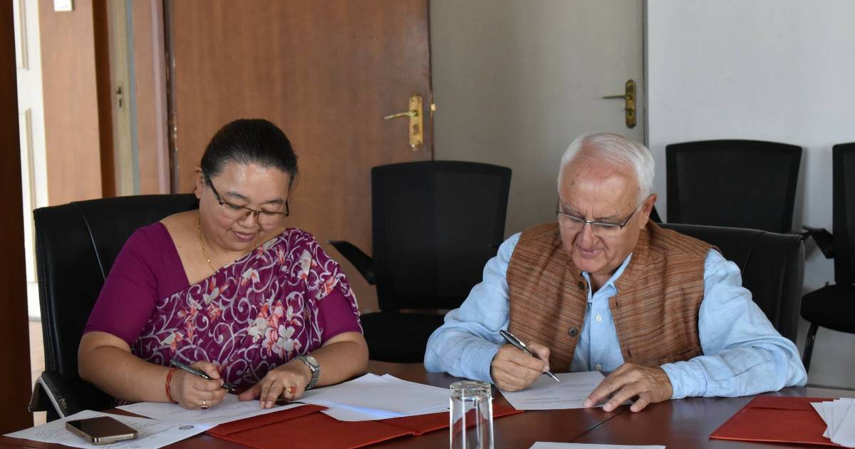 KU and South Asia Institute for History and Philosophy sign an